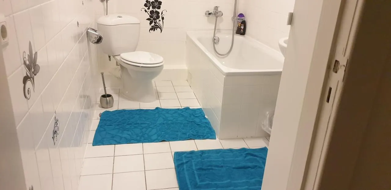 Zwei Etagen Wohnung Im Gruenen Berlin Apartment