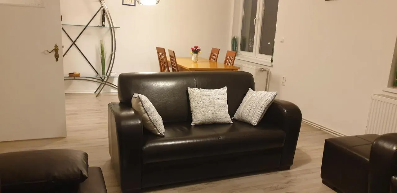 Zwei Etagen Wohnung im Grünen Berlin